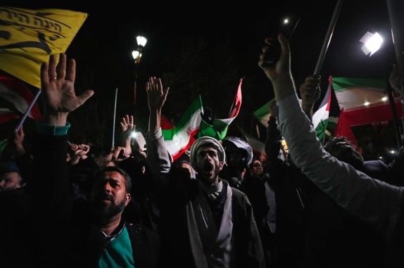 Líderes mundiais instam Israel à contenção após ataque iraniano com drones e mísseis